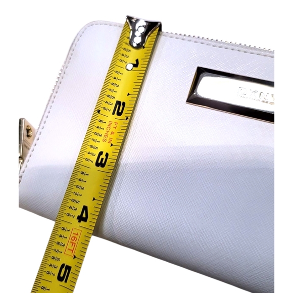 DKNY WOMANS WHITE ZIPPER WALLET - Picture 3 of 6